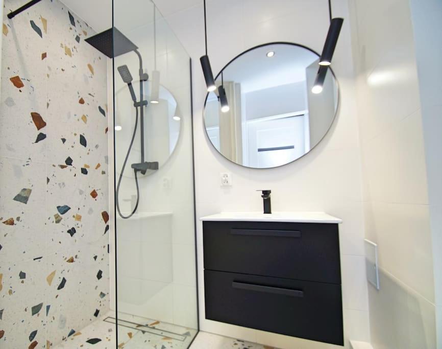 Apartament Korfantego Citycentre Z Widokiem Na Spodek Katoviçe Dış mekan fotoğraf