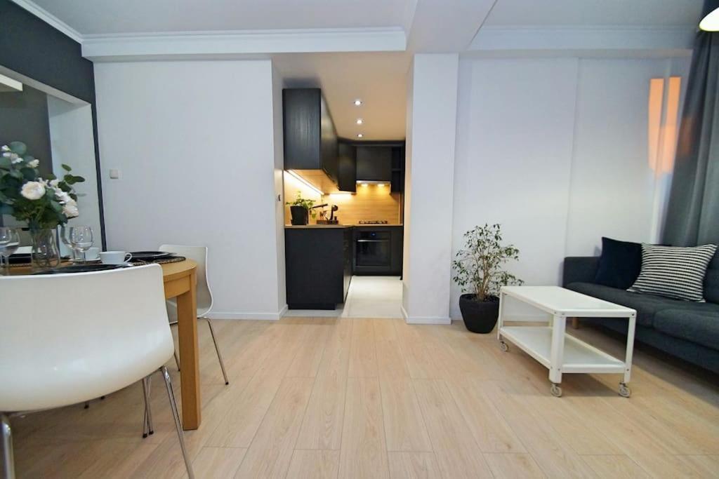 Apartament Korfantego Citycentre Z Widokiem Na Spodek Katoviçe Dış mekan fotoğraf